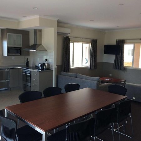Bruce Pulman Lodge Papakura Buitenkant foto