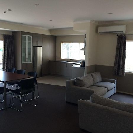 Bruce Pulman Lodge Papakura Buitenkant foto