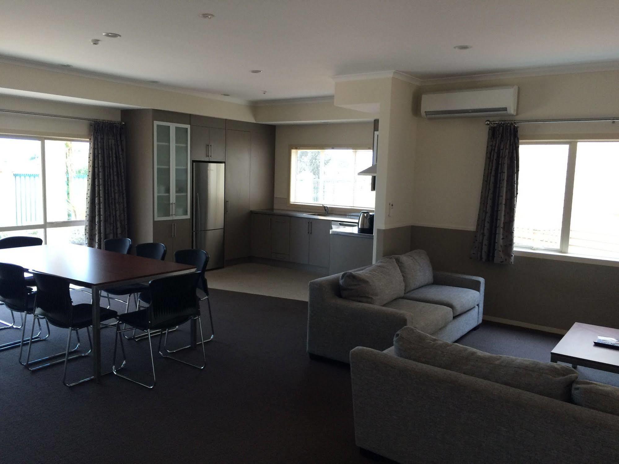Bruce Pulman Lodge Papakura Buitenkant foto