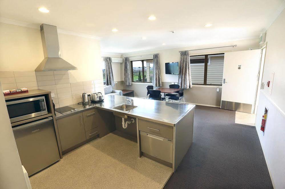 Bruce Pulman Lodge Papakura Buitenkant foto