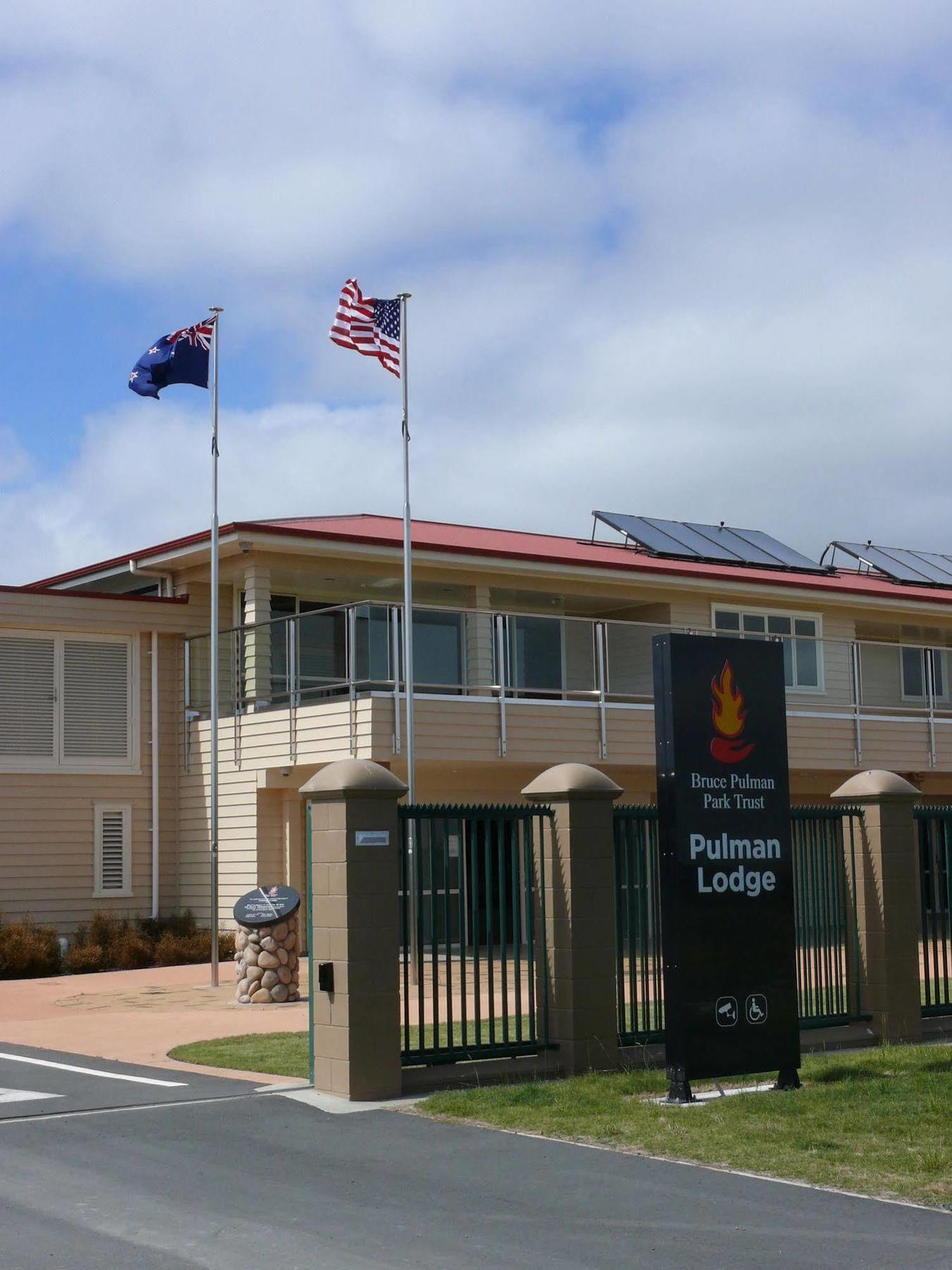 Bruce Pulman Lodge Papakura Buitenkant foto