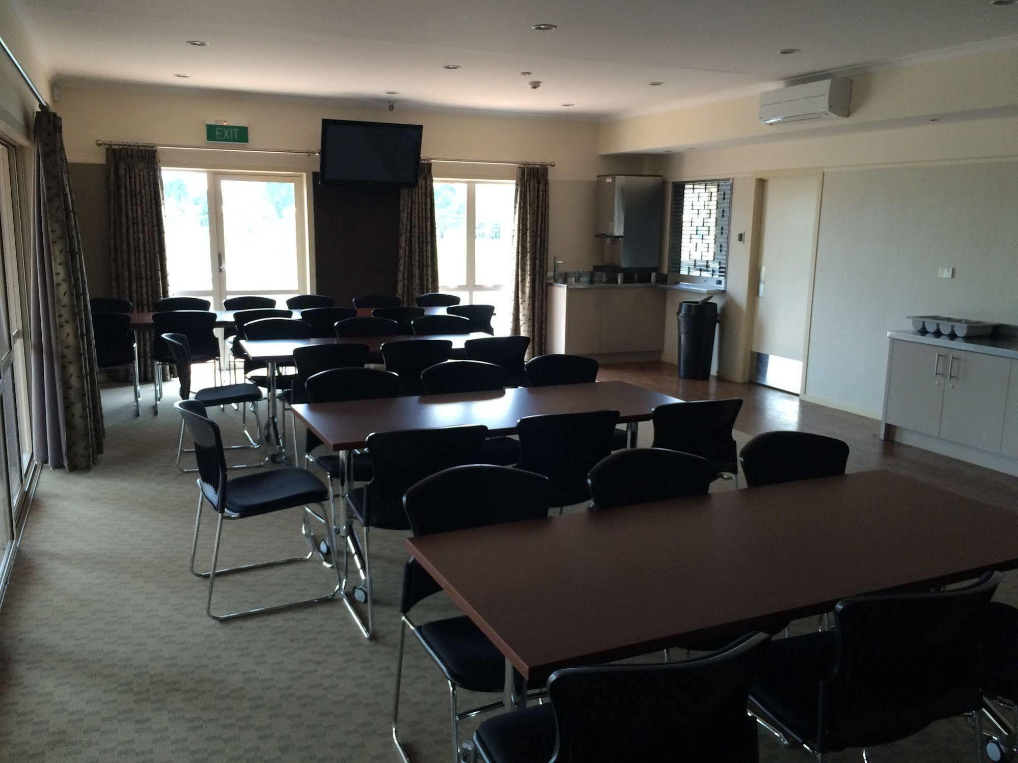 Bruce Pulman Lodge Papakura Buitenkant foto